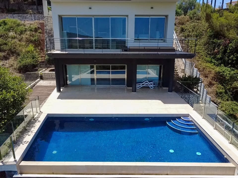 4 slaapkamer Villa te koop in Ador met zwembad - € 1.050.000 (Ref: 9982676)