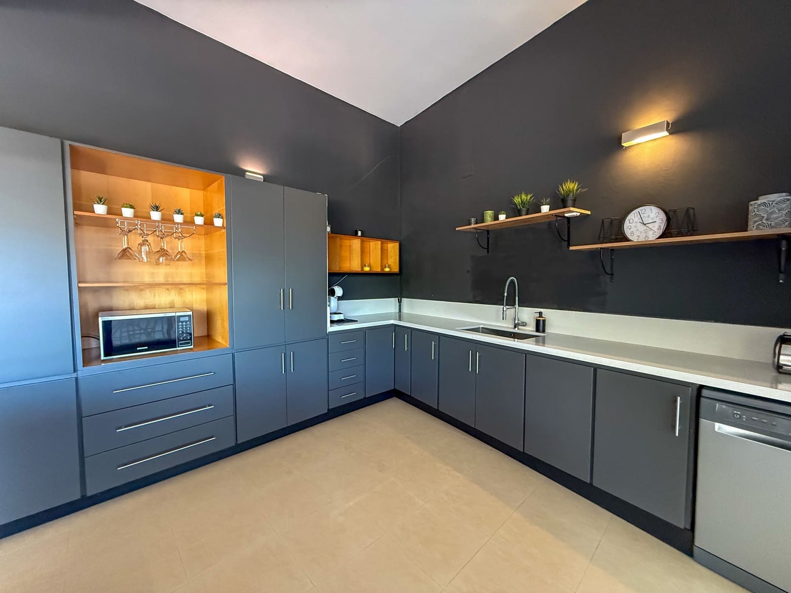 4 slaapkamer Villa te koop in Ador met zwembad - € 1.050.000 (Ref: 9982676)