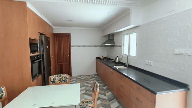 4 bedroom Townhouse for sale in Pego with garage - € 310,000 (Ref: 9996698)