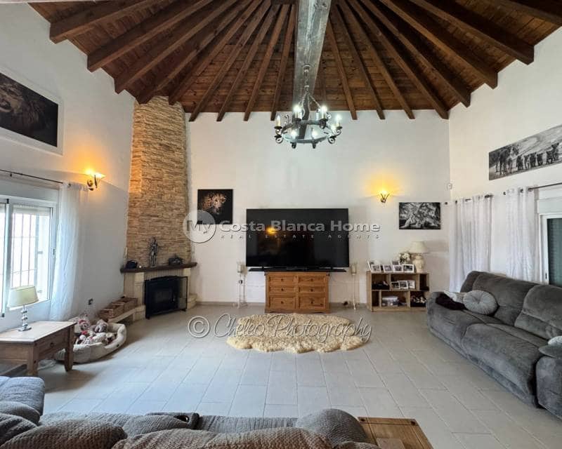 3 bedroom Finca/Country House for sale in Catral with pool - € 524,900 (Ref: 10034343)