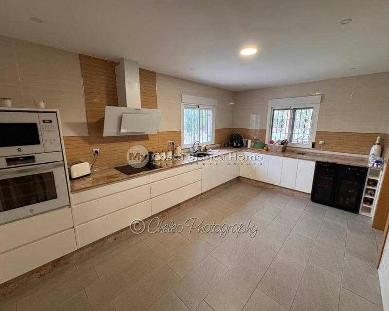 8 Zimmer Villa zu verkaufen in Catral mit Pool Garage - 799.990 € (Ref: 10039266)