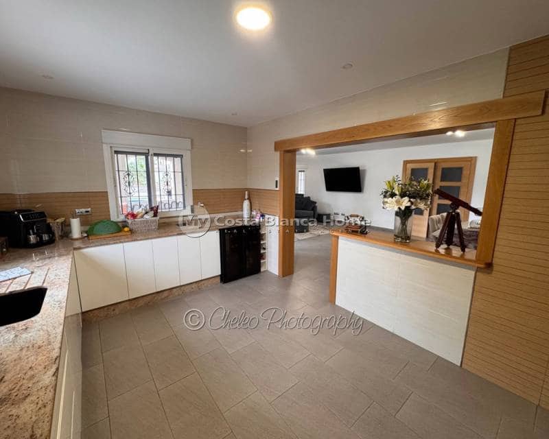 8 Zimmer Villa zu verkaufen in Catral mit Pool Garage - 799.990 € (Ref: 10039266)