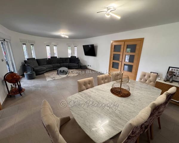 8 Zimmer Villa zu verkaufen in Catral mit Pool Garage - 799.990 € (Ref: 10039266)