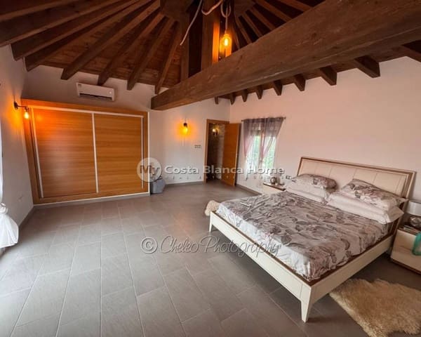 8 Zimmer Villa zu verkaufen in Catral mit Pool Garage - 799.990 € (Ref: 10039266)