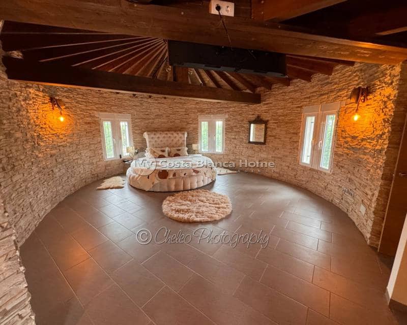 8 Zimmer Villa zu verkaufen in Catral mit Pool Garage - 799.990 € (Ref: 10039266)
