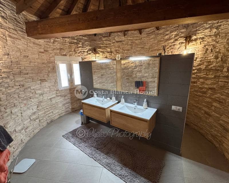8 Zimmer Villa zu verkaufen in Catral mit Pool Garage - 799.990 € (Ref: 10039266)