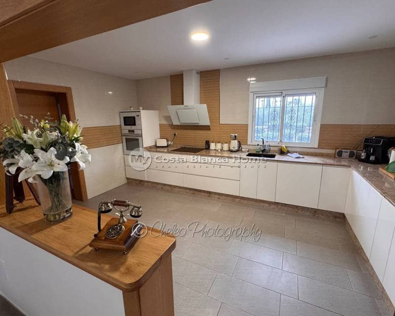 8 Zimmer Villa zu verkaufen in Catral mit Pool Garage - 799.990 € (Ref: 10039266)