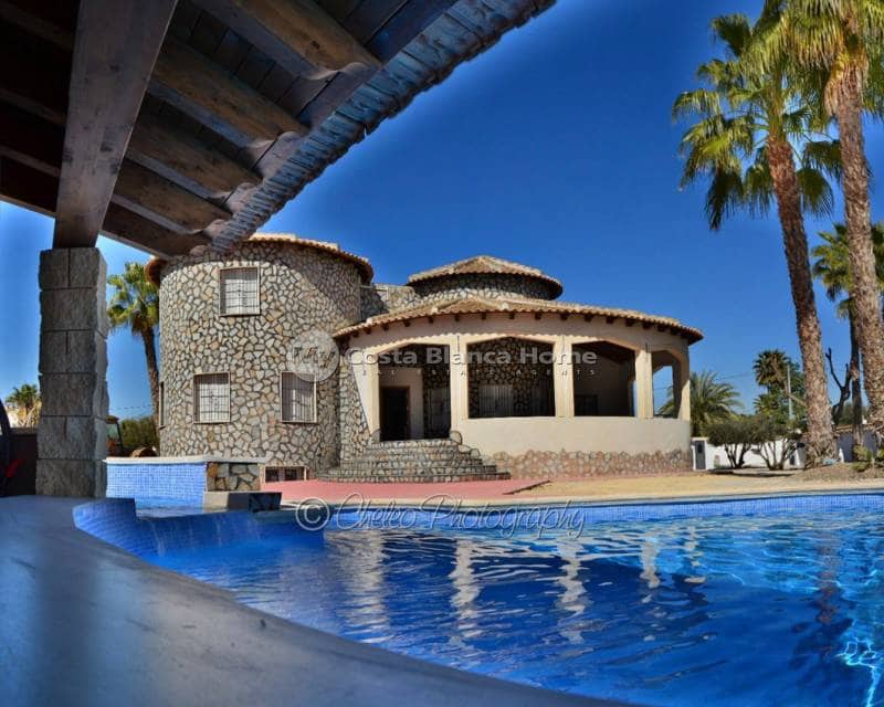 8 Zimmer Villa zu verkaufen in Catral mit Pool Garage - 799.990 € (Ref: 10039266)
