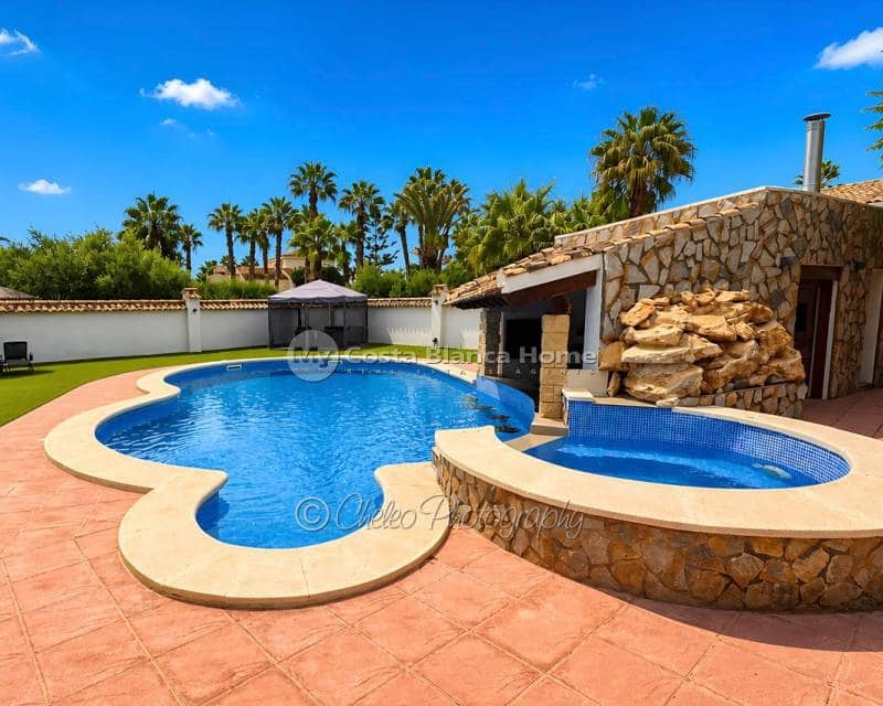 8 Zimmer Villa zu verkaufen in Catral mit Pool Garage - 799.990 € (Ref: 10039266)