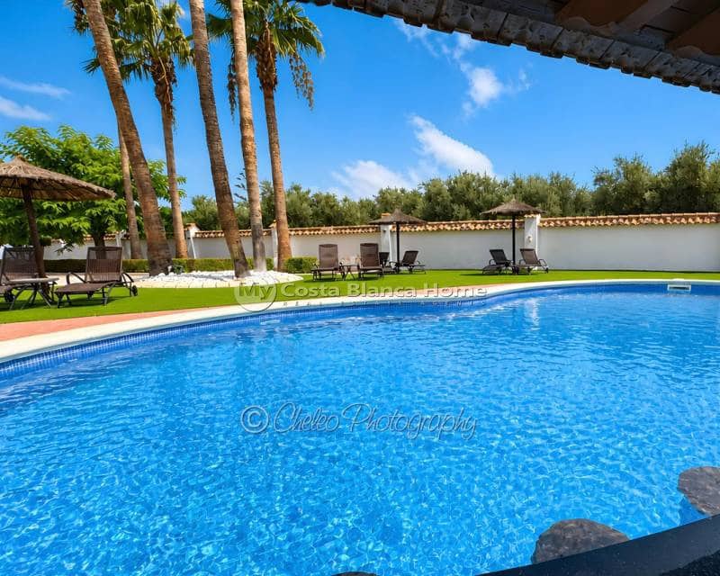 8 Zimmer Villa zu verkaufen in Catral mit Pool Garage - 799.990 € (Ref: 10039266)