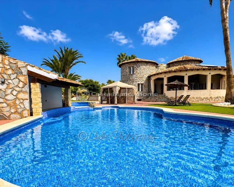 8 Zimmer Villa zu verkaufen in Catral mit Pool Garage - 799.990 € (Ref: 10039266)