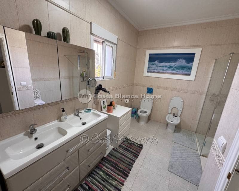 4 bedroom Villa for sale in Catral with pool - € 399,900 (Ref: 10050438)