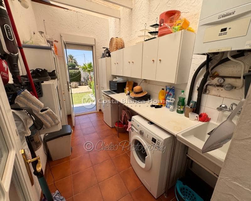 4 bedroom Villa for sale in Catral with pool - € 399,900 (Ref: 10050438)