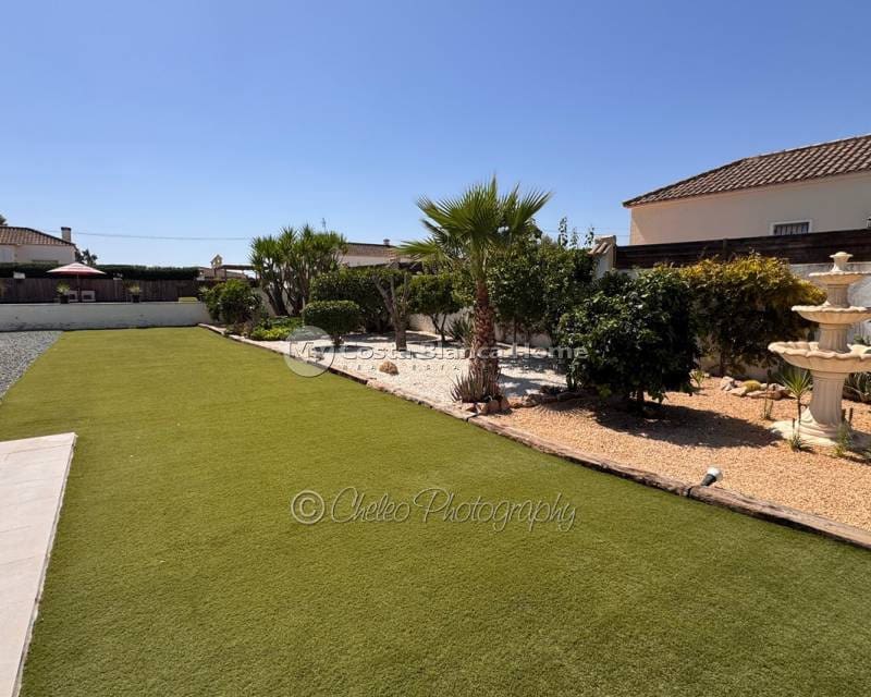 4 bedroom Villa for sale in Catral with pool - € 399,900 (Ref: 10050438)