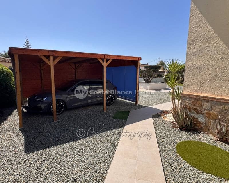 4 bedroom Villa for sale in Catral with pool - € 399,900 (Ref: 10050438)