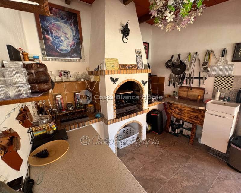 4 bedroom Villa for sale in Catral with pool - € 399,900 (Ref: 10050438)