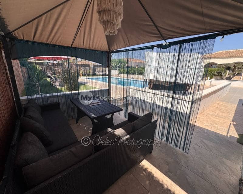 4 bedroom Villa for sale in Catral with pool - € 399,900 (Ref: 10050438)