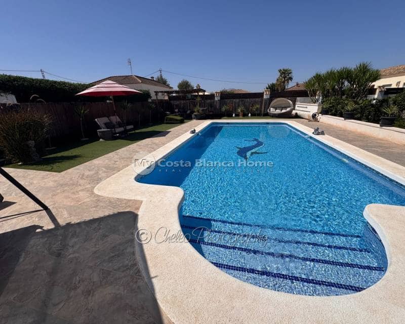4 bedroom Villa for sale in Catral with pool - € 399,900 (Ref: 10050438)