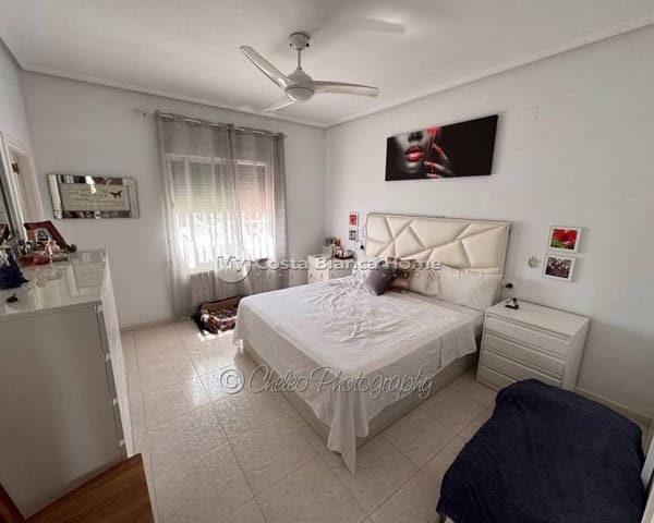 Chalet de 4 habitaciones en Catral en venta con piscina - 399.900 € (Ref: 10050438)