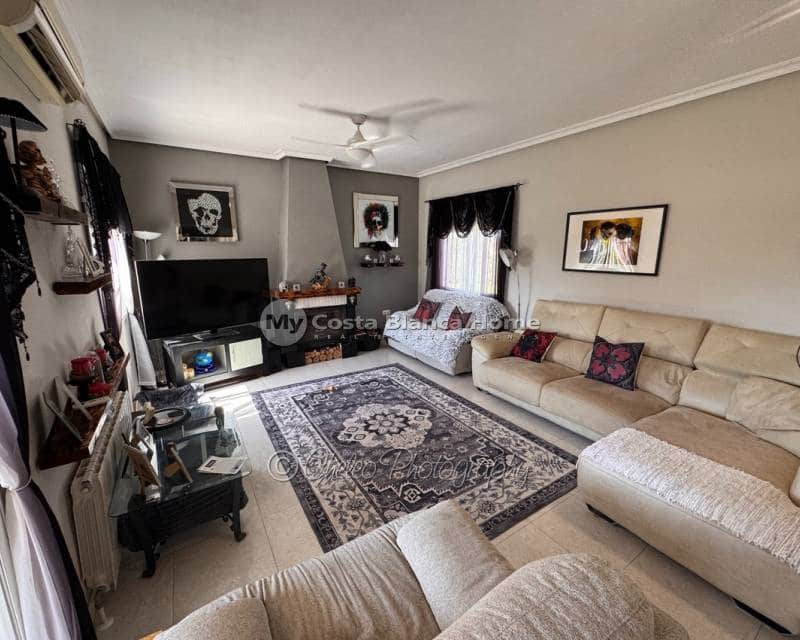 4 bedroom Villa for sale in Catral with pool - € 399,900 (Ref: 10050438)