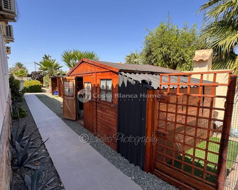 4 bedroom Villa for sale in Catral with pool - € 399,900 (Ref: 10050438)