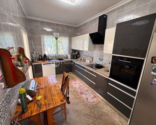 Chalet de 4 habitaciones en Catral en venta con piscina - 399.900 € (Ref: 10050438)