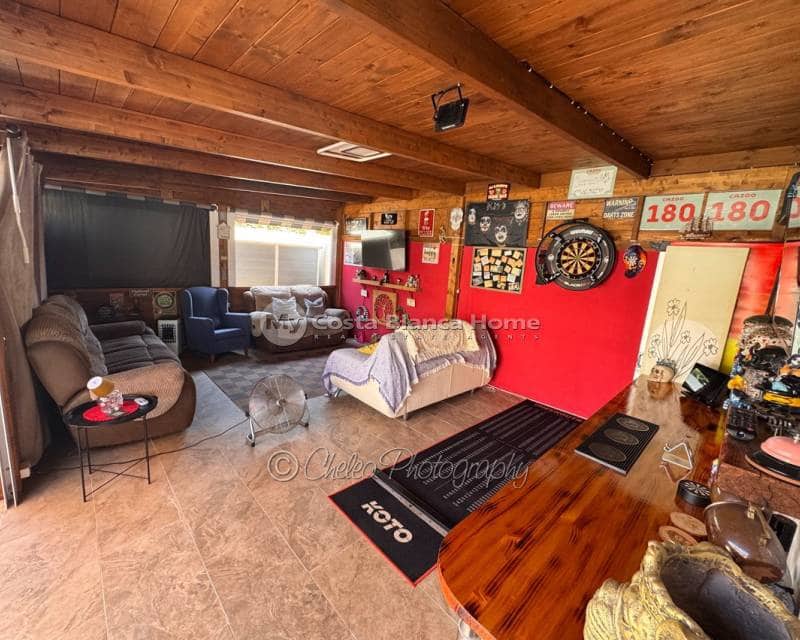 4 bedroom Villa for sale in Catral with pool - € 399,900 (Ref: 10050438)