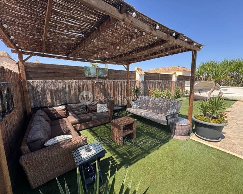 4 bedroom Villa for sale in Catral with pool - € 399,900 (Ref: 10050438)