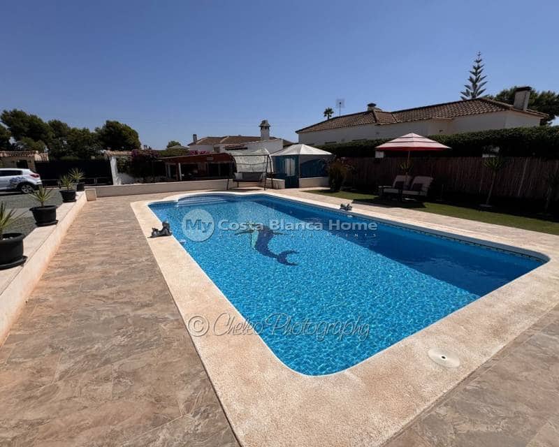 4 bedroom Villa for sale in Catral with pool - € 399,900 (Ref: 10050438)