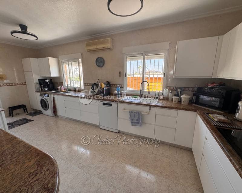 Chalet de 3 habitaciones en Catral en venta con piscina garaje - 449.000 € (Ref: 10062434)