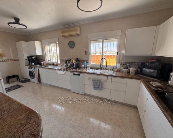Chalet de 3 habitaciones en Catral en venta con piscina garaje - 449.000 € (Ref: 10062434)