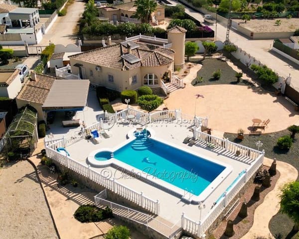 Chalet de 3 habitaciones en Catral en venta con piscina garaje - 449.000 € (Ref: 10062434)