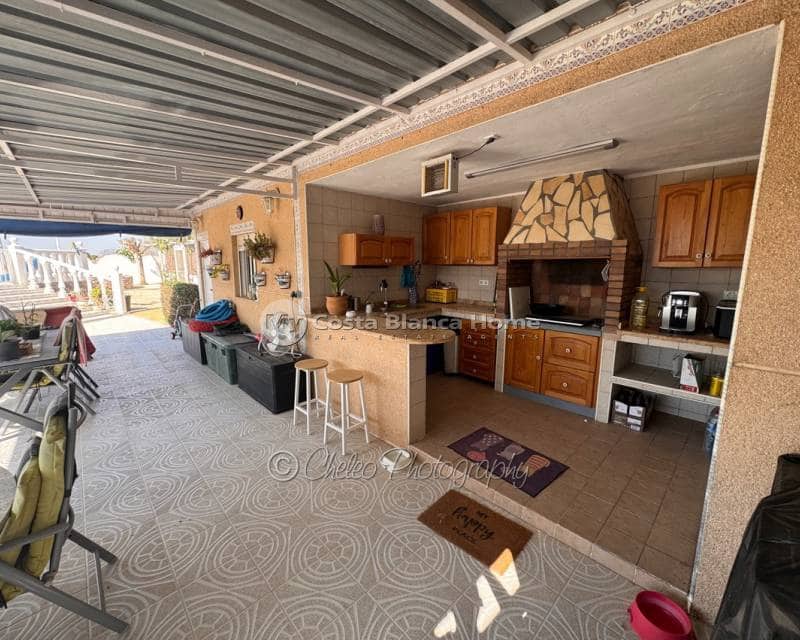 Chalet de 3 habitaciones en Catral en venta con piscina garaje - 449.000 € (Ref: 10062434)