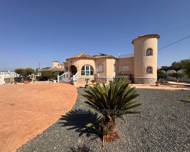 Chalet de 3 habitaciones en Catral en venta con piscina garaje - 449.000 € (Ref: 10062434)