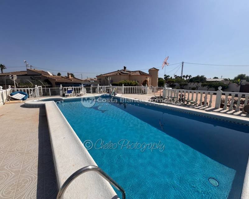 Chalet de 3 habitaciones en Catral en venta con piscina garaje - 449.000 € (Ref: 10062434)