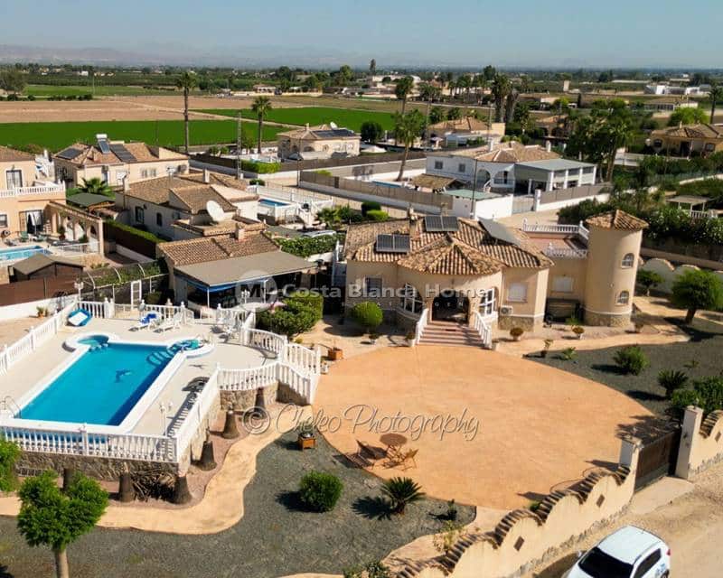 Chalet de 3 habitaciones en Catral en venta con piscina garaje - 449.000 € (Ref: 10062434)