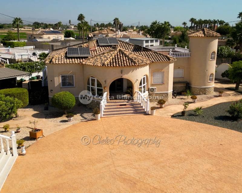 Chalet de 3 habitaciones en Catral en venta con piscina garaje - 449.000 € (Ref: 10062434)