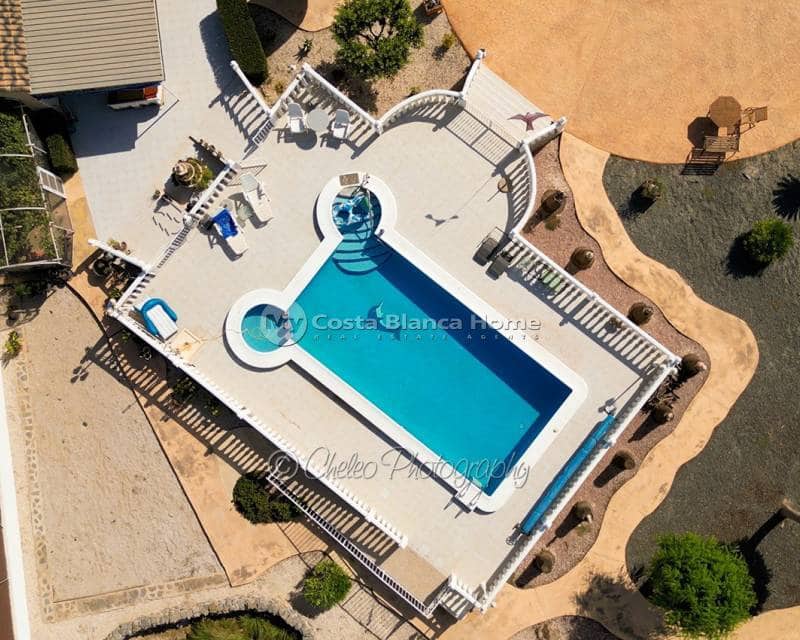 Chalet de 3 habitaciones en Catral en venta con piscina garaje - 449.000 € (Ref: 10062434)