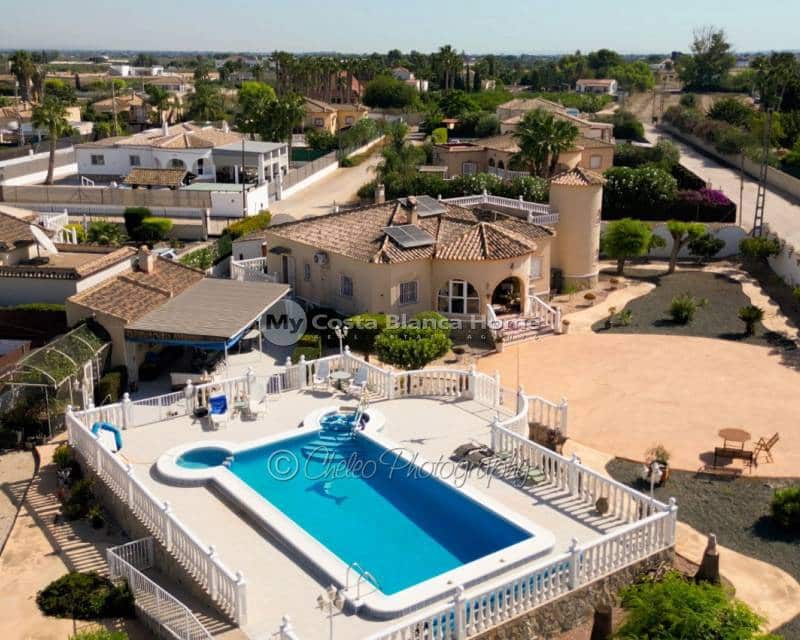 Chalet de 3 habitaciones en Catral en venta con piscina garaje - 449.000 € (Ref: 10062434)