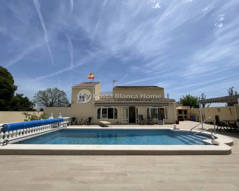 Finca/Casa Rural de 5 habitaciones en Rafal en venta con piscina - 375.000 € (Ref: 10181701)