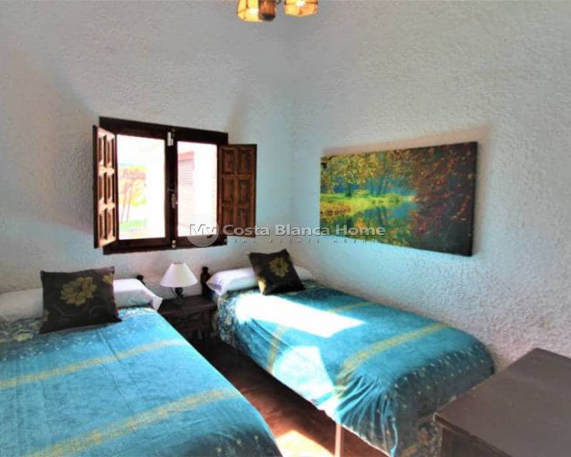 9 sovrum Villa till salu i Orihuela Costa med pool - 690 000 € (Ref: 7614035)