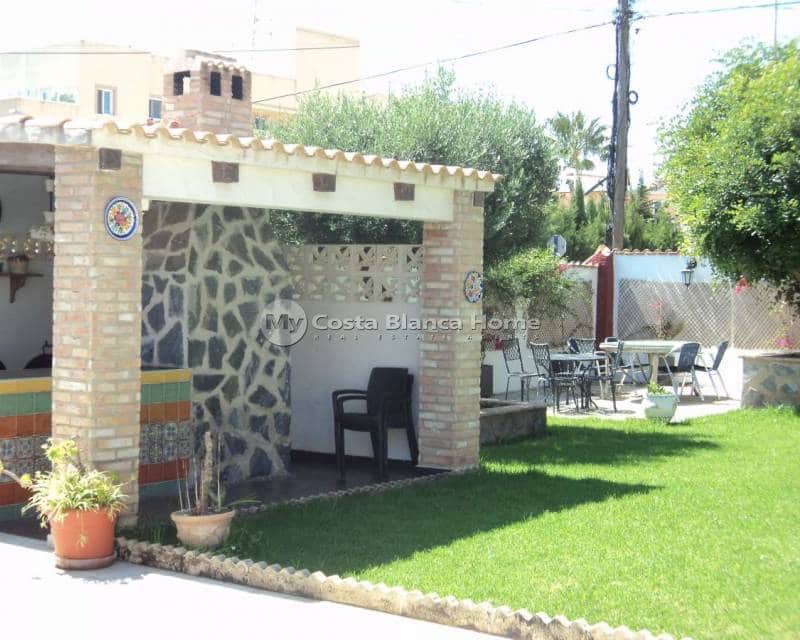 9 sovrum Villa till salu i Orihuela Costa med pool - 690 000 € (Ref: 7614035)