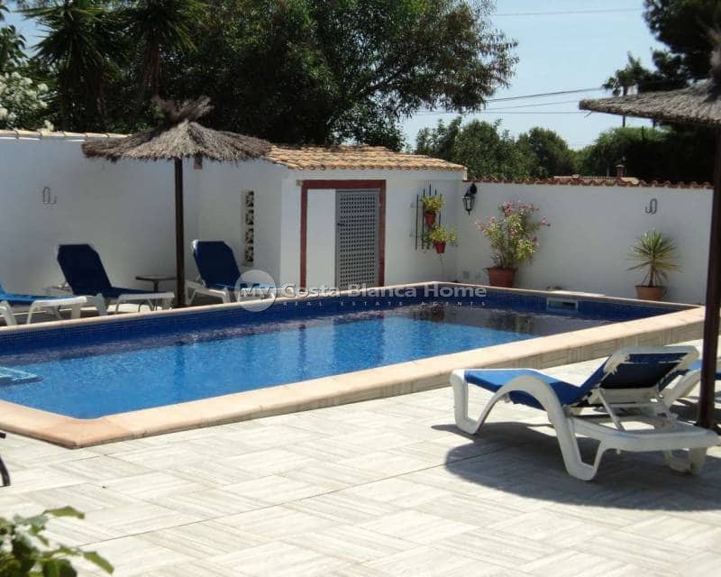 9 sovrum Villa till salu i Orihuela Costa med pool - 690 000 € (Ref: 7614035)