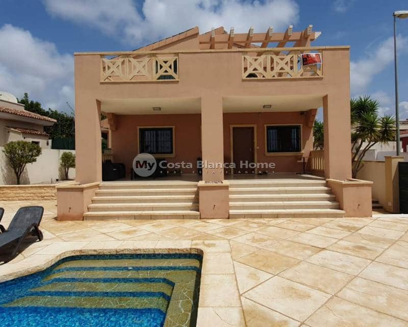 4 soveværelse Villa til salg i Ciudad Quesada med swimmingpool - € 520.000 (Ref: 7614062)