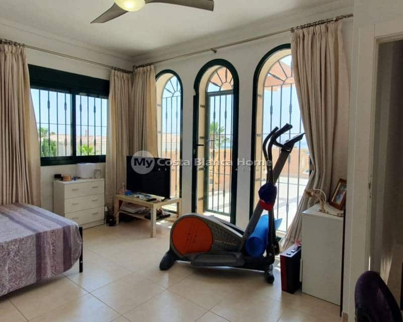 4 soveværelse Villa til salg i Ciudad Quesada med swimmingpool - € 520.000 (Ref: 7614062)