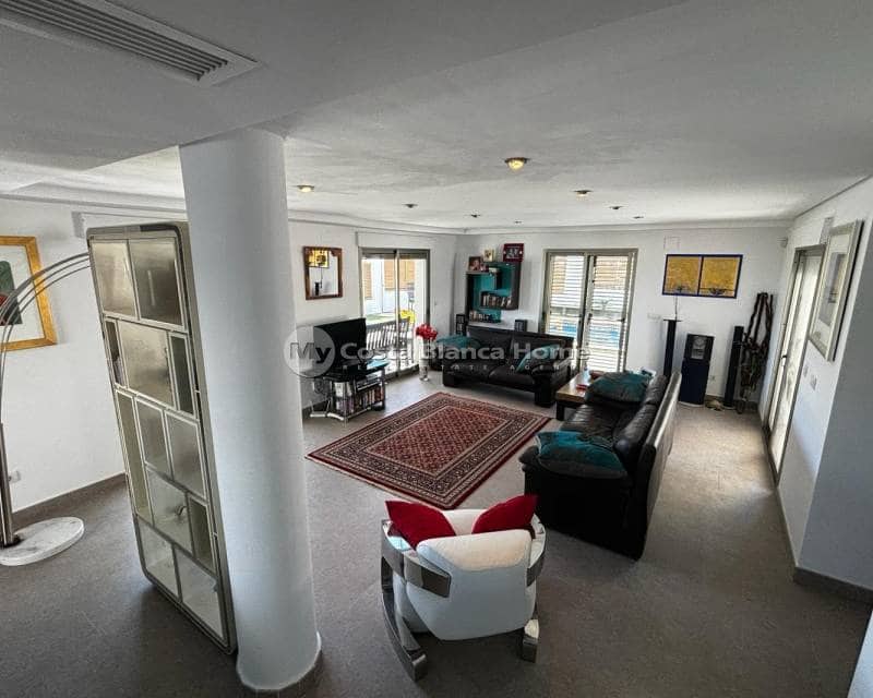 3 soveværelse Villa til salg i Cox med swimmingpool - € 340.000 (Ref: 8304518)