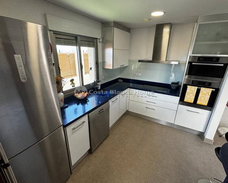 3 soveværelse Villa til salg i Cox med swimmingpool - € 340.000 (Ref: 8304518)