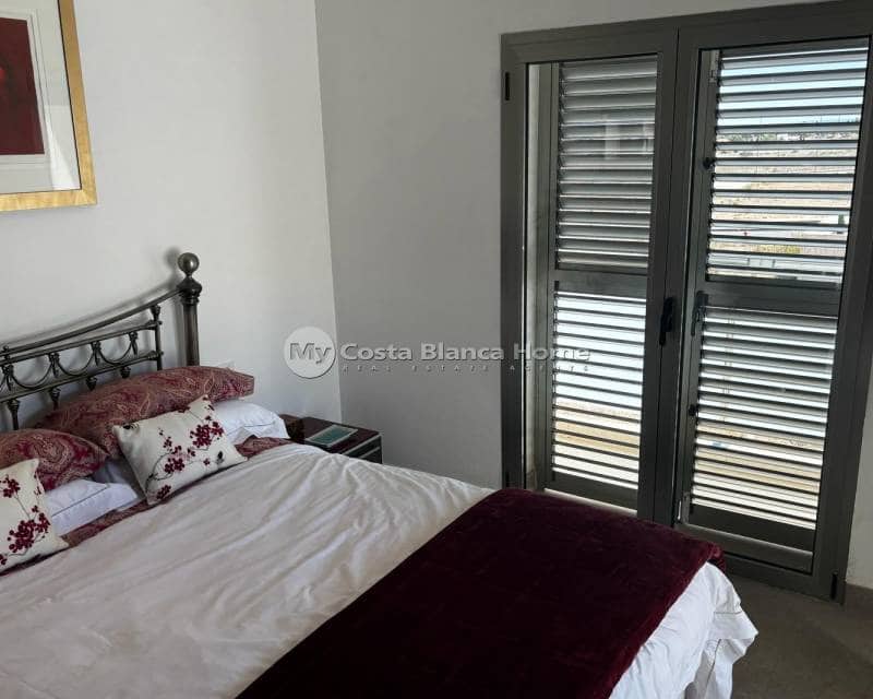 3 soveværelse Villa til salg i Cox med swimmingpool - € 340.000 (Ref: 8304518)