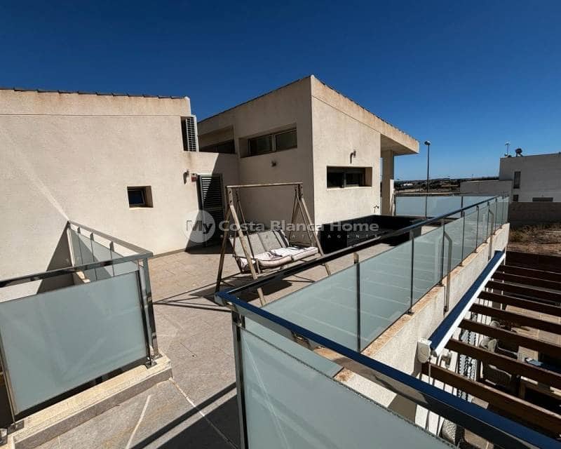 3 soveværelse Villa til salg i Cox med swimmingpool - € 340.000 (Ref: 8304518)