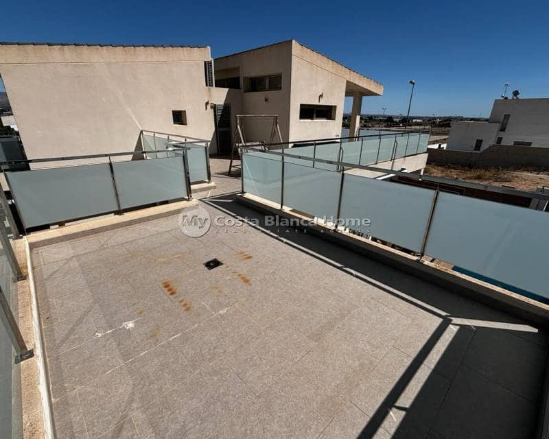 3 soveværelse Villa til salg i Cox med swimmingpool - € 340.000 (Ref: 8304518)